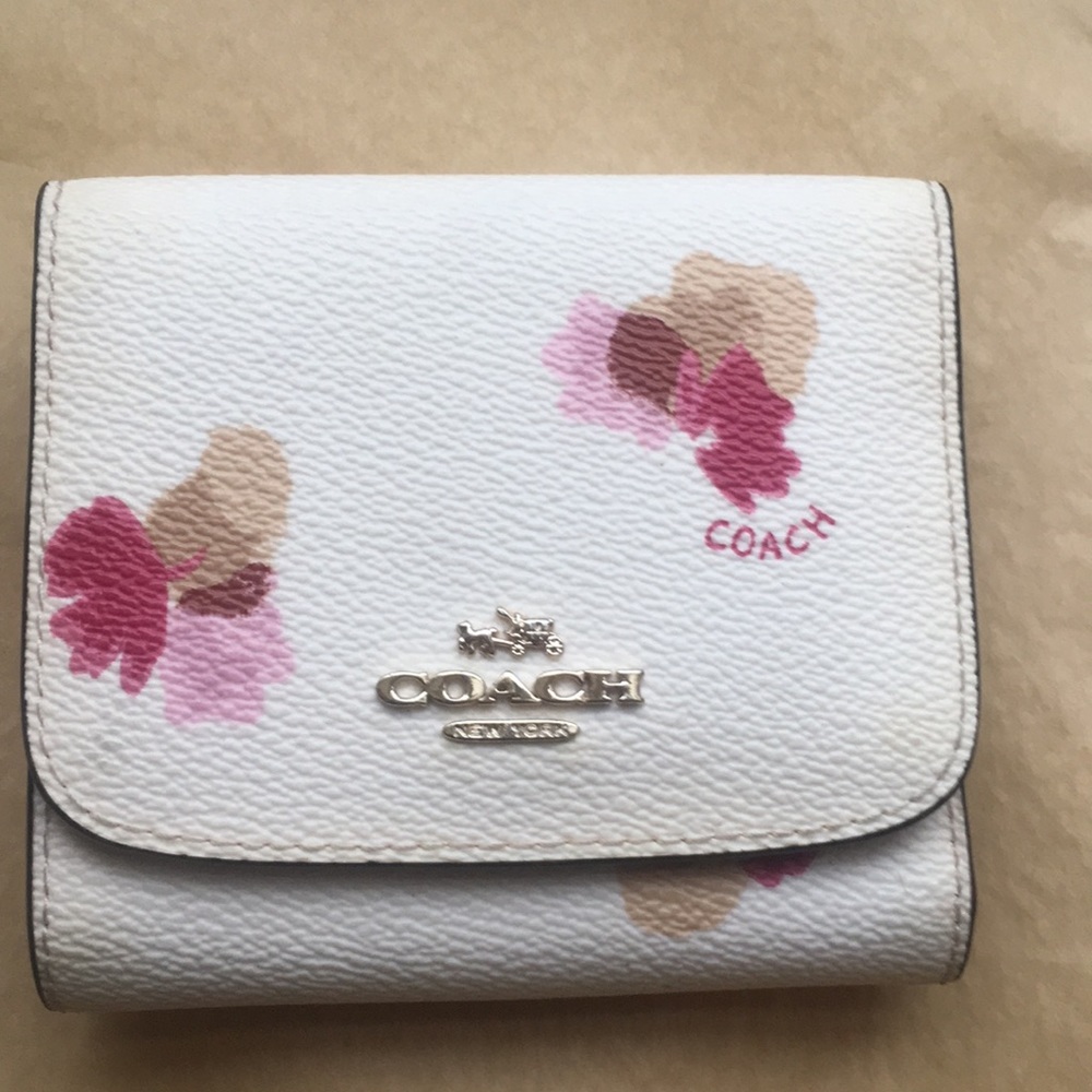 Small wallet w/ 7 card slots + coin pocket